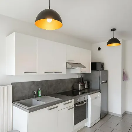 Elegant Rez-de-jardin 4 A *